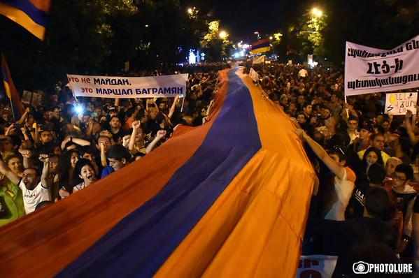 В Ереване протестующих поддержали рок-музыканты