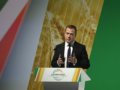 Медведев: РФ должна на все 100% обеспечивать себя продовольствием
